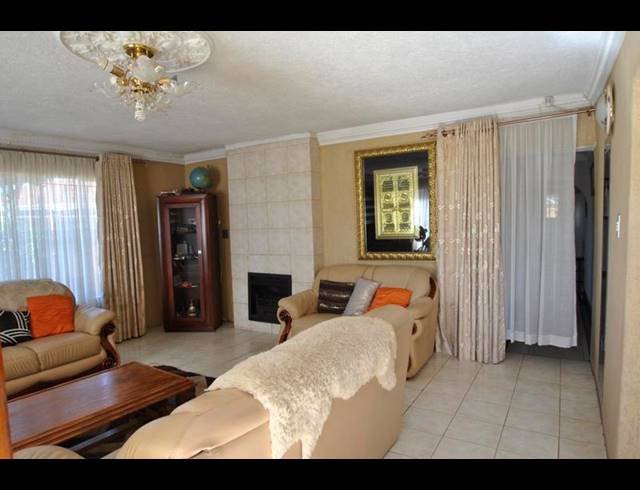 4 BEDROOM HOUSE FOR SALE IN ZAKARIYYA PARK
